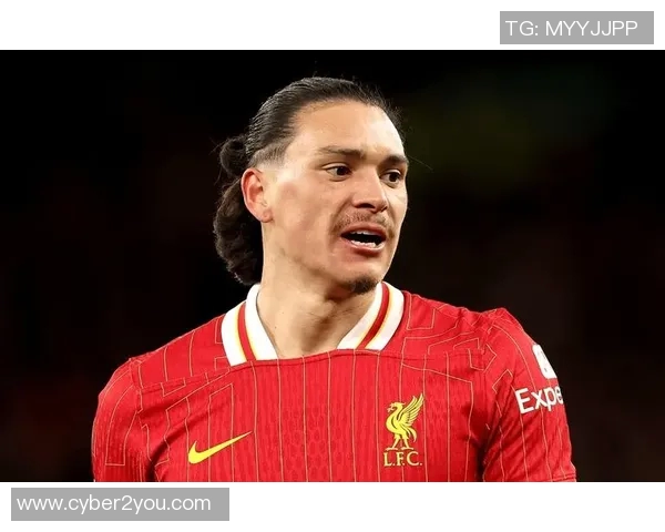 努涅斯在赛场上的精彩表现引发球迷热议与媒体关注的背后故事